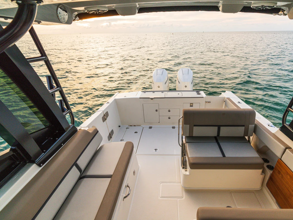 2027 Boston Whaler 330 Vantage 33.0 feet, Inuvik, Northwest Territories #27