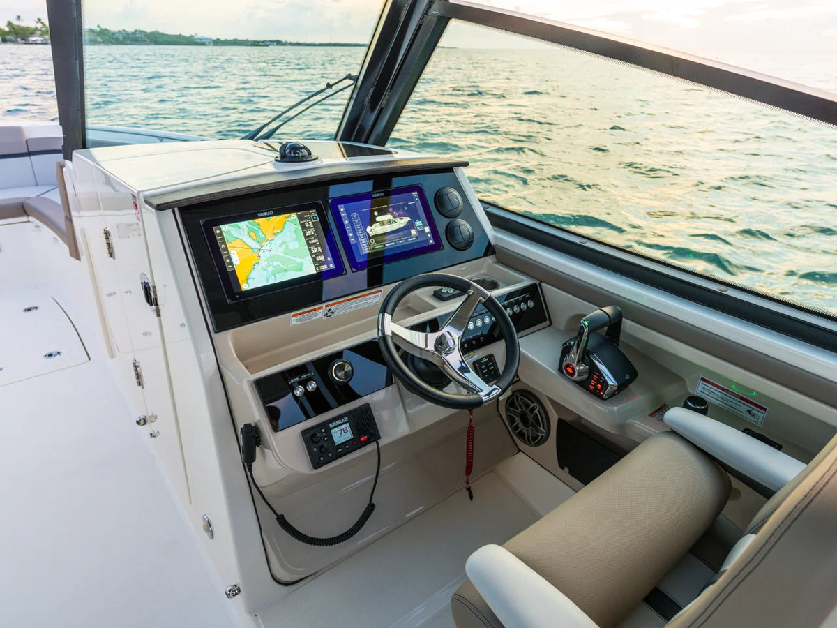 2027 Boston Whaler 330 Vantage 33.0 feet, Inuvik, Northwest Territories #25