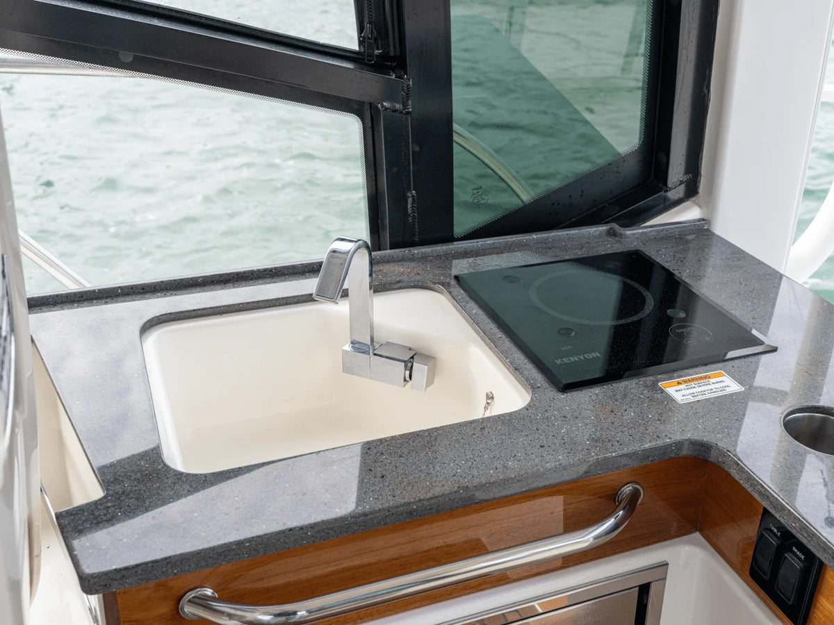2027 Boston Whaler 365 Conquest 36.0 feet, Inuvik, Northwest Territories #82